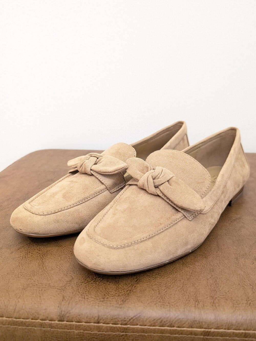 J.Crew Womens Tan Beige Suede Bow Accent Loafers Flat Slip On Shoes Size 9